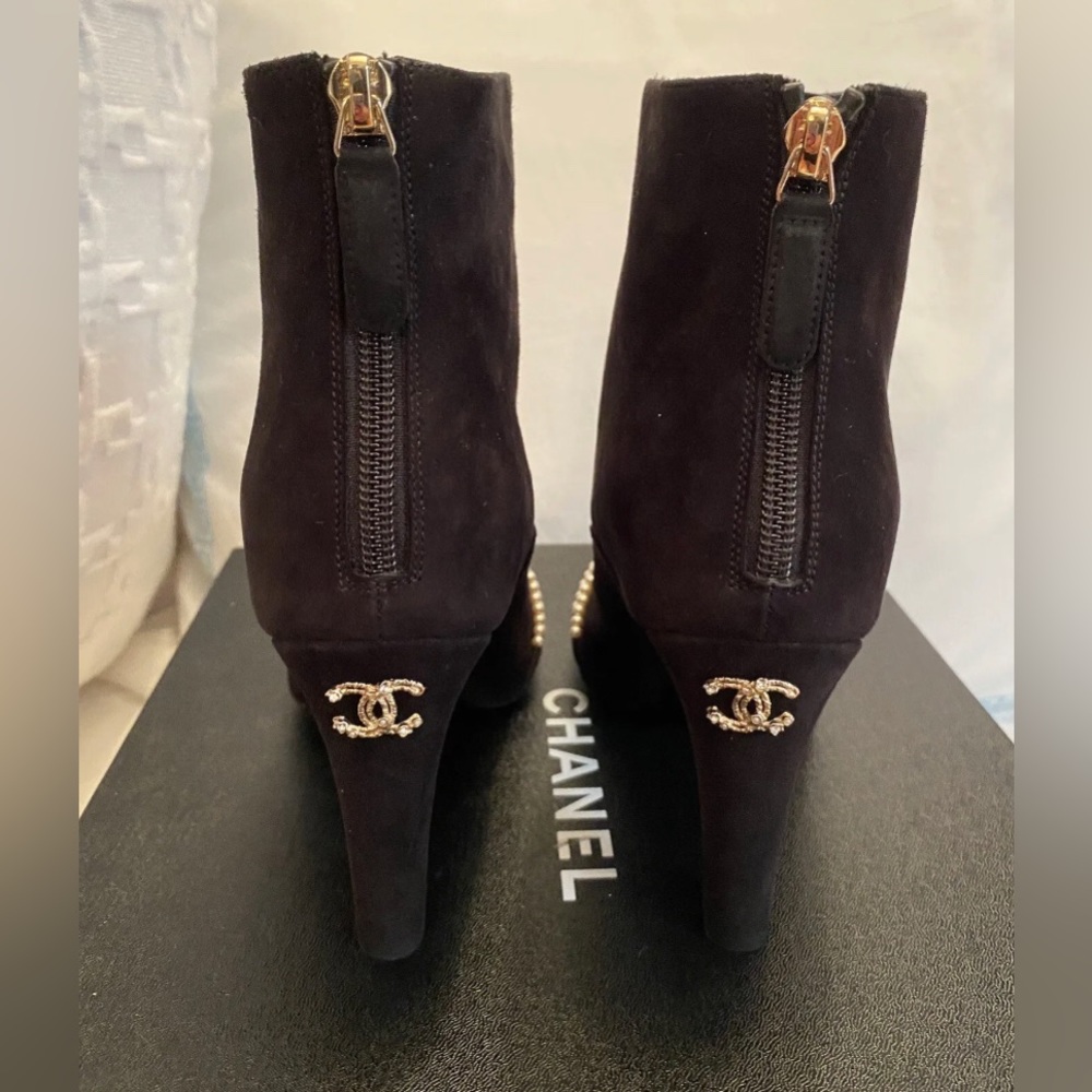 CHANEL Suede Pearl Embellished CC Logo Heels Ankle Booties Boots Black - Picture 5 of 7